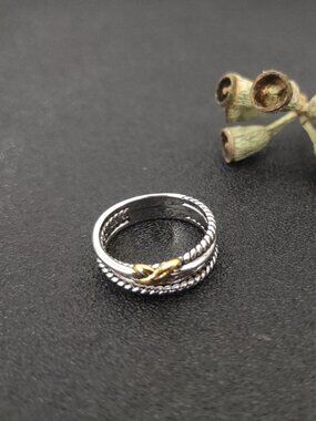 ✨✨✨David Yurman Single-color two-tone ring. Sizes: 6-7-8-9